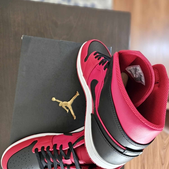 Red Air Jordan 1 Men's 12.5 - Picture 5 of 6